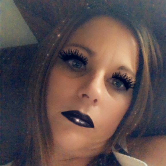 Meet your Posher, Julie - Picture 1 of 1